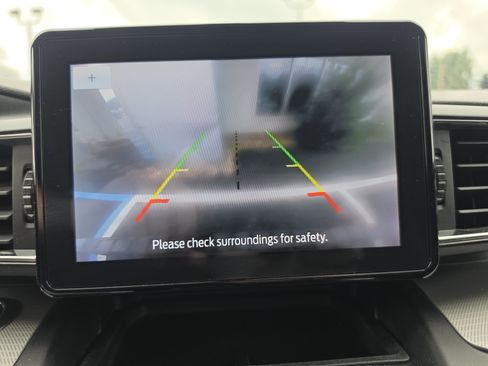 Used 2020 Ford Explorer XLT w/ Equipment Group 202A AWD/4WD image 30