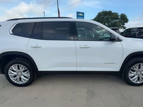 Certified 2026 GMC Acadia Elevation w/ Elevation Premium Package FWD image 9