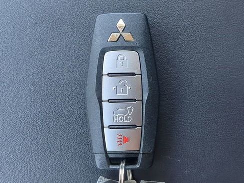 Used 2024 Mitsubishi Outlander SE image 36