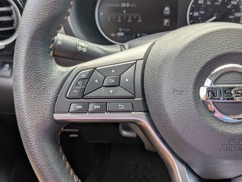 Used 2018 Nissan Kicks SR FWD image 21