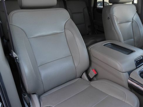 Used 2019 GMC Yukon SLT w/ Graphite Edition image 10