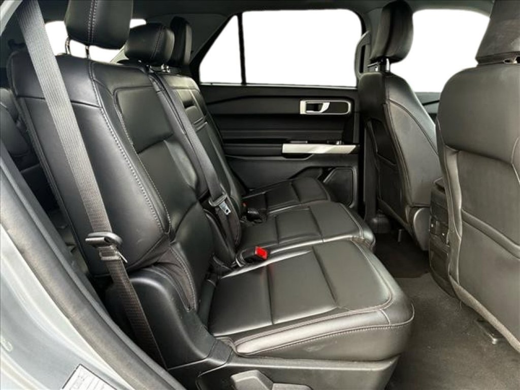 Used 2024 Ford Explorer XLT w/ Equipment Group 202A AWD/4WD image 19