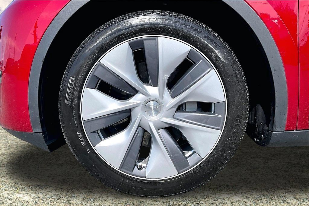 Used 2024 Tesla Model Y Long Range AWD/4WD image 33