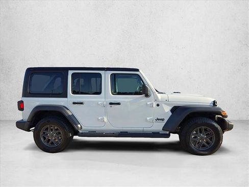 Used 2024 Jeep Wrangler Unlimited Sport AWD/4WD image 4