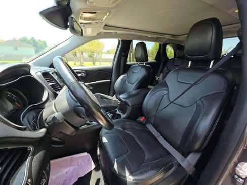 Used 2021 Jeep Cherokee Limited FWD image 5