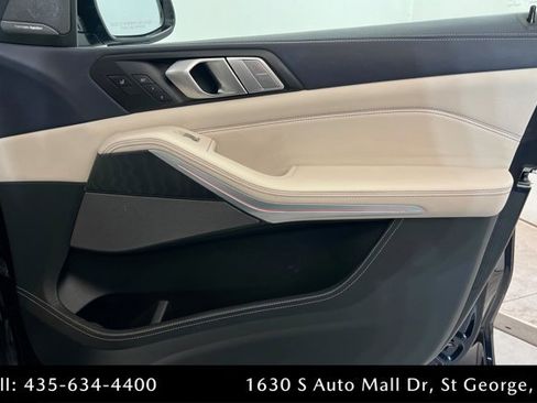 Used 2022 BMW X7 M50i image 24