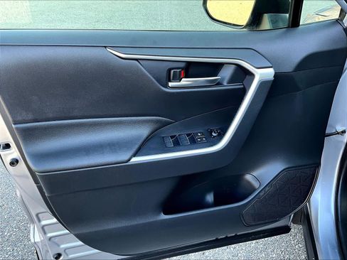 Used 2023 Toyota RAV4 XLE image 9