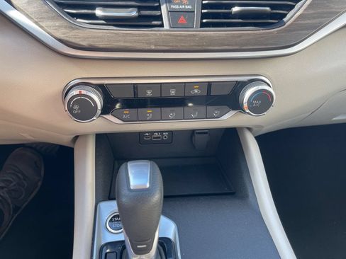 Used 2025 Nissan Altima 2.5 SV FWD image 18