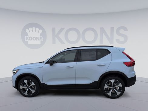 New 2026 Volvo XC40 B5 Plus w/ Protection Package Premier AWD/4WD image 7