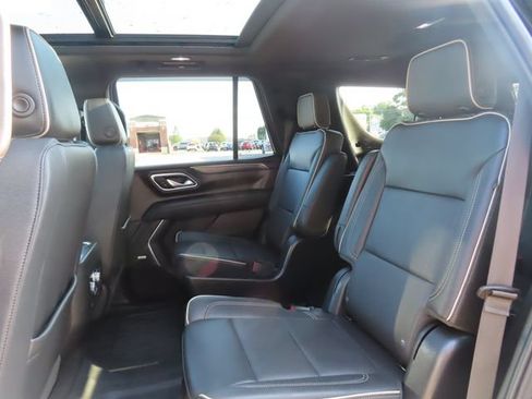 Used 2023 GMC Yukon SLT w/ SLT Luxury Package AWD/4WD image 24