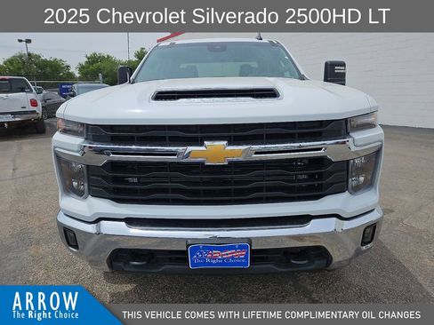 Used 2025 Chevrolet Silverado 2500 LT AWD/4WD image 3
