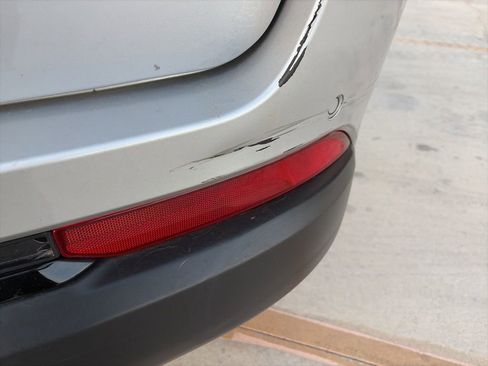 Used 2023 Jeep Grand Cherokee L Laredo image 14