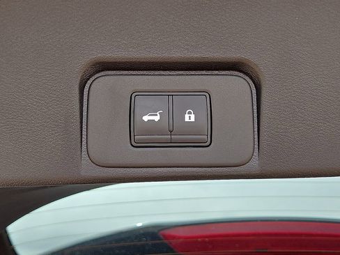 Used 2025 Nissan Rogue SV FWD image 13