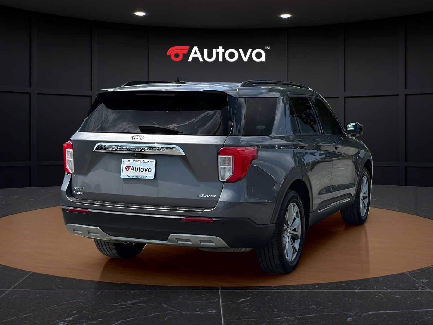 Used 2023 Ford Explorer XLT w/ Equipment Group 202A AWD/4WD image 5
