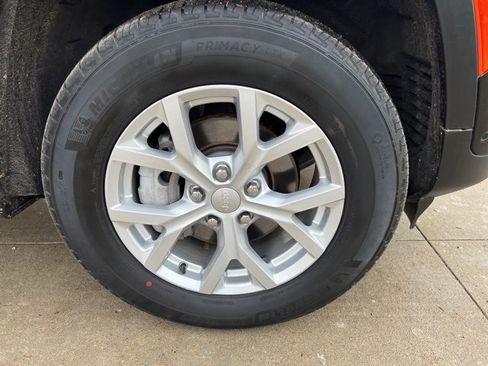 Used 2023 Jeep Grand Cherokee Limited w/ Luxury Tech Group II image 7