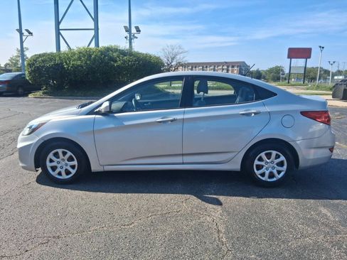 Used 2013 Hyundai Accent GLS FWD image 3