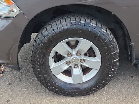 Used 2018 RAM 1500 Express RWD image 16