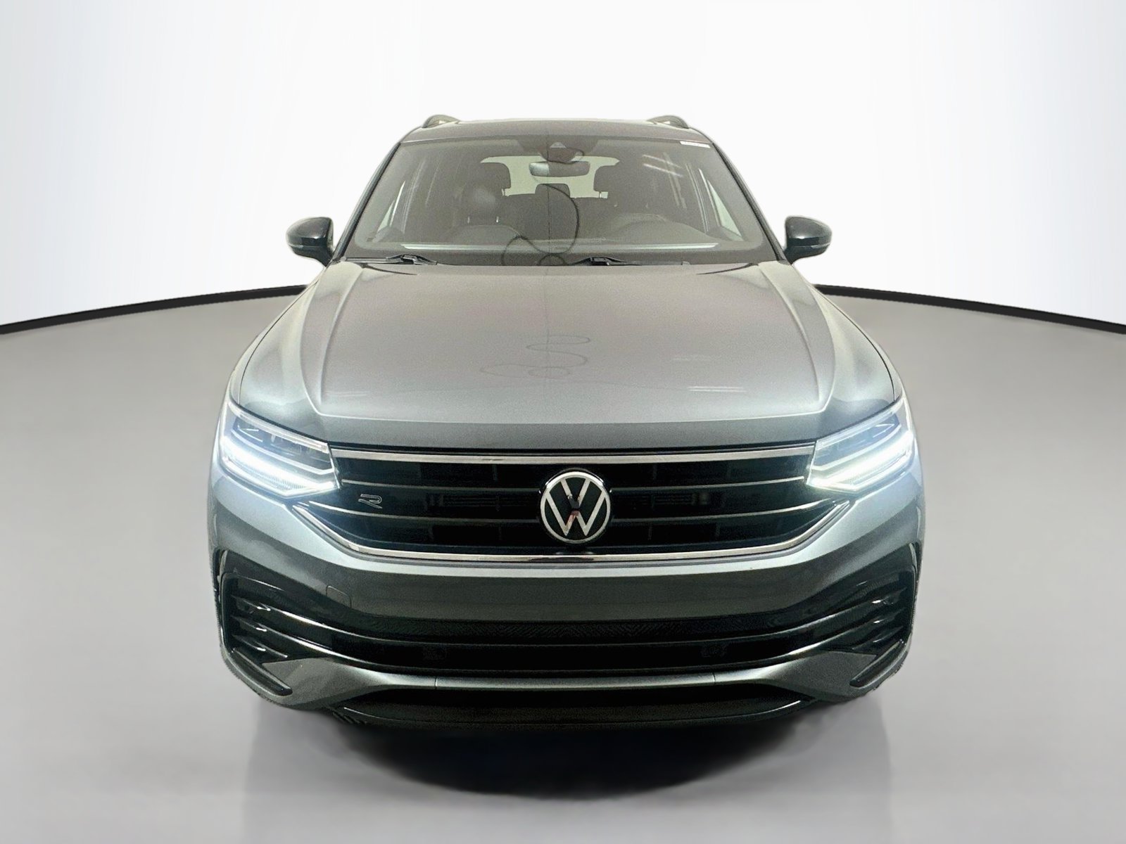 Used 2022 Volkswagen Tiguan SE R-Line AWD/4WD image 2
