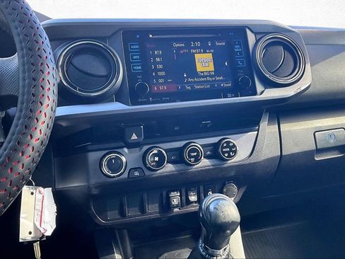 Used 2018 Toyota Tacoma TRD Off-Road image 8