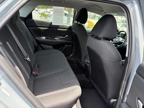Certified 2021 Hyundai Elantra SEL w/ Convenience Package FWD image 17