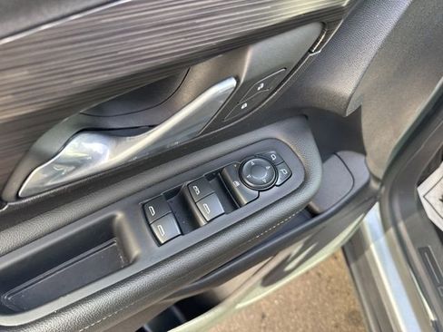 Used 2024 GMC Terrain SLE image 8