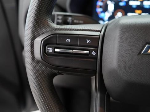 Used 2025 Chevrolet Colorado W/T image 15