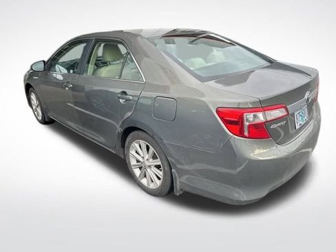 Used 2013 Toyota Camry XLE image 2