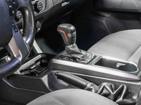 Used 2019 Toyota Tacoma TRD Off-Road w/ Technology Package AWD/4WD image 23