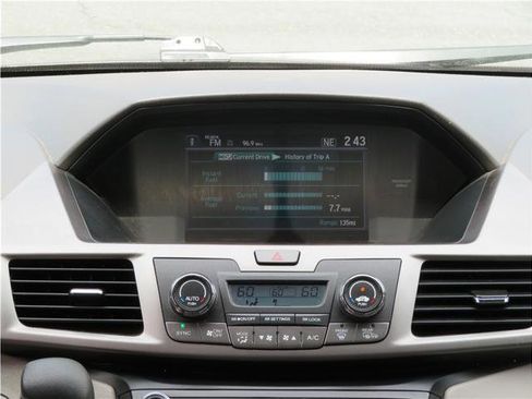 Used 2016 Honda Odyssey SE image 8