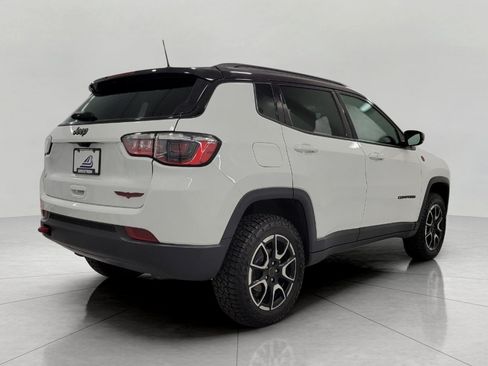 Used 2025 Jeep Compass Trailhawk AWD/4WD image 19