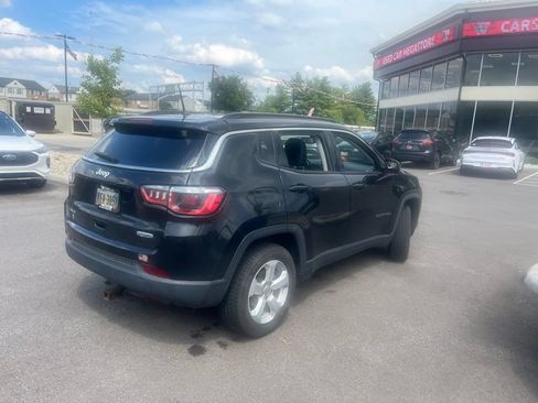 Used 2018 Jeep Compass Latitude w/ Cold Weather Group AWD/4WD image 8