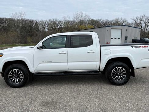 Used 2022 Toyota Tacoma TRD Sport w/ Technology Package AWD/4WD image 6
