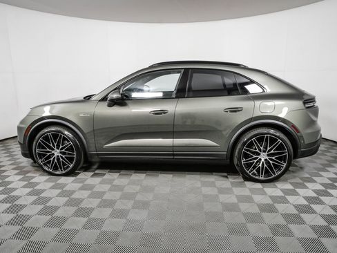 New 2026 Porsche Macan 4 Electric AWD/4WD image 2