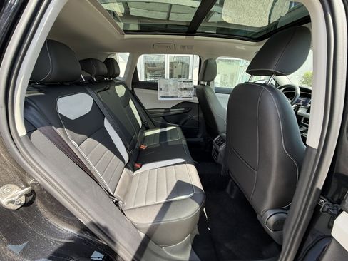 New 2026 Volkswagen Taos SEL AWD/4WD image 18