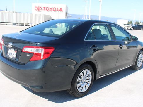 Used 2014 Toyota Camry LE FWD image 3
