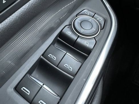 Used 2025 Cadillac XT4 Premium Luxury image 17