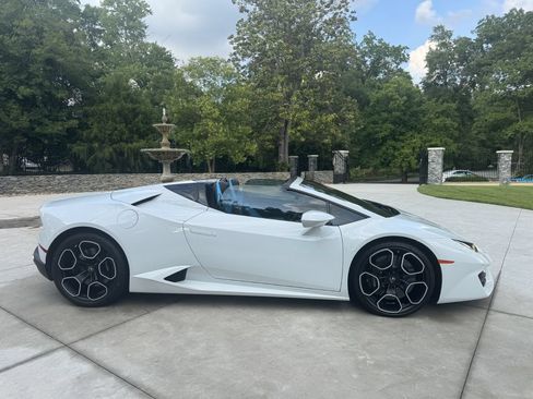 Used 2017 Lamborghini Huracan LP 580-2 RWD image 6