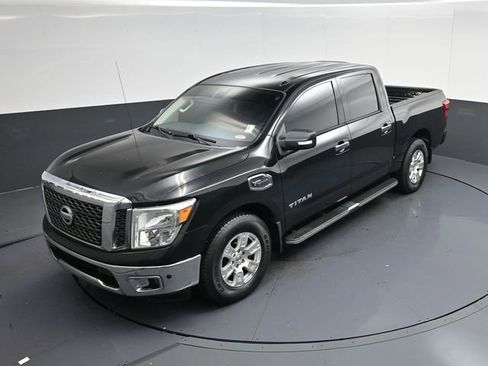Used 2017 Nissan Titan SV image 34