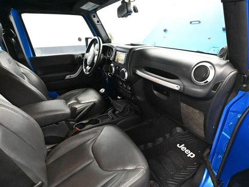 Used 2014 Jeep Wrangler Unlimited Sahara w/ Katzin Premium Leather Group image 37