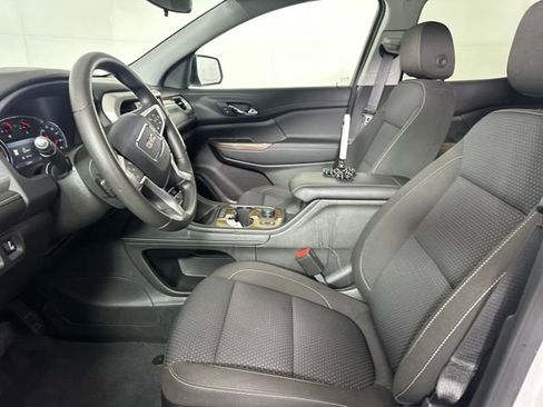 Used 2023 GMC Acadia SLE w/ Driver Convenience Package image 11