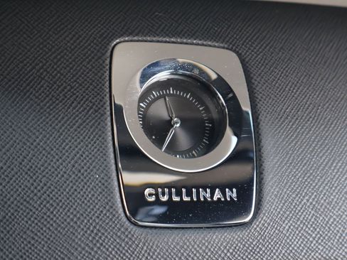 Certified 2022 Rolls-Royce Cullinan AWD/4WD image 27