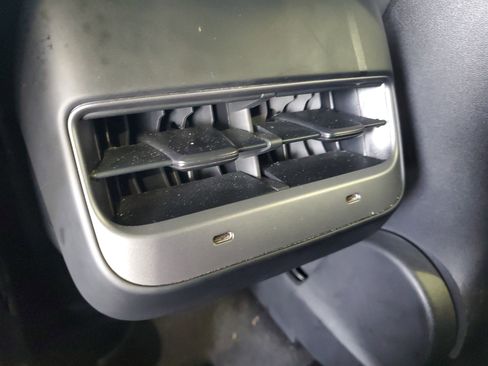 Used 2021 Tesla Model Y Long Range AWD/4WD image 13