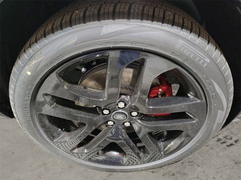 New 2024 Land Rover Discovery Sport Dynamic SE image 11