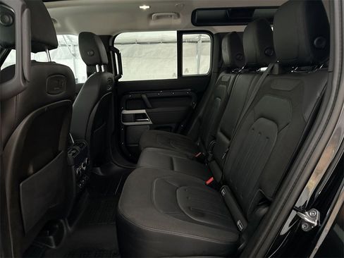Used 2020 Land Rover Defender 110 SE image 25