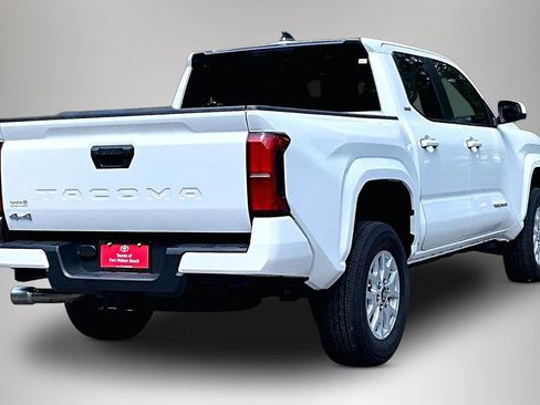 Used 2025 Toyota Tacoma SR5 AWD/4WD image 5