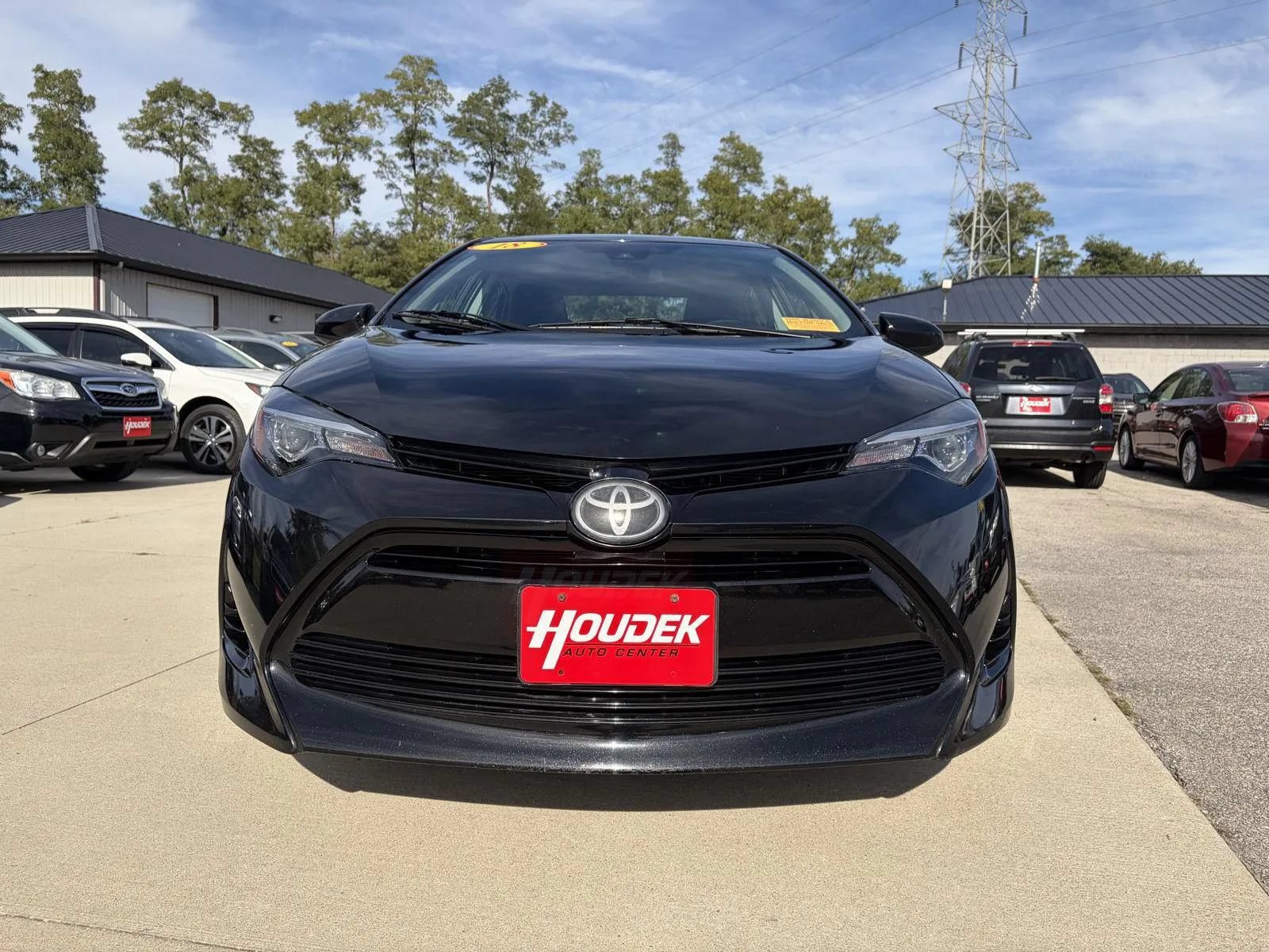 Used 2018 Toyota Corolla LE FWD image 2