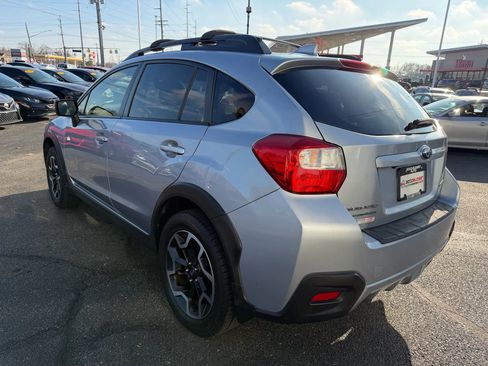 Used 2017 Subaru Crosstrek 2.0i Limited image 3