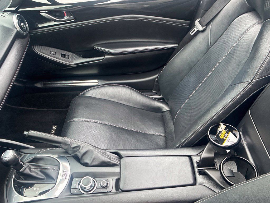 Used 2025 MAZDA MX-5 Miata RF Grand Touring RWD image 8