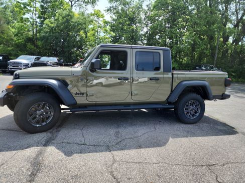 New 2025 Jeep Gladiator Sport image 16