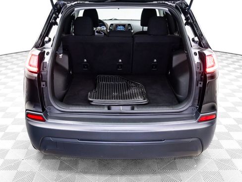 Used 2019 Jeep Cherokee Latitude w/ Cold Weather Group FWD image 27